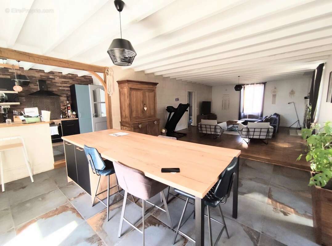 Maison de village offrant 5 chambres avec cour - photo 3