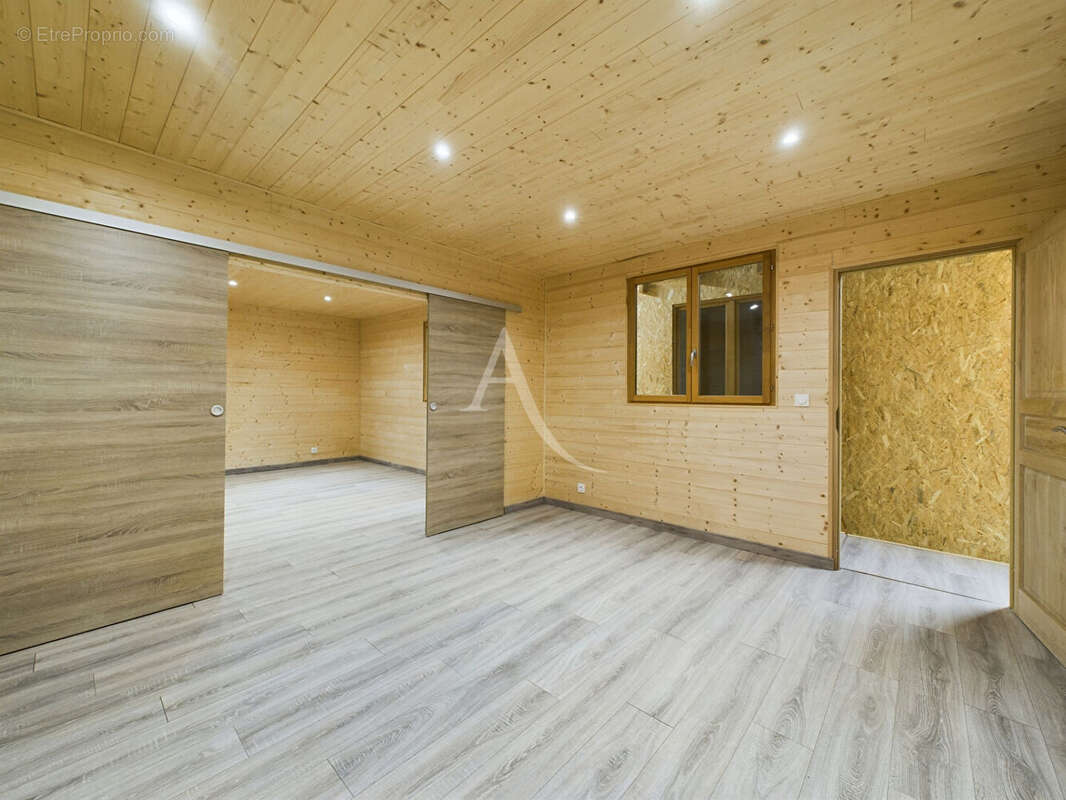 Commerce à LA BALME-DE-THUY