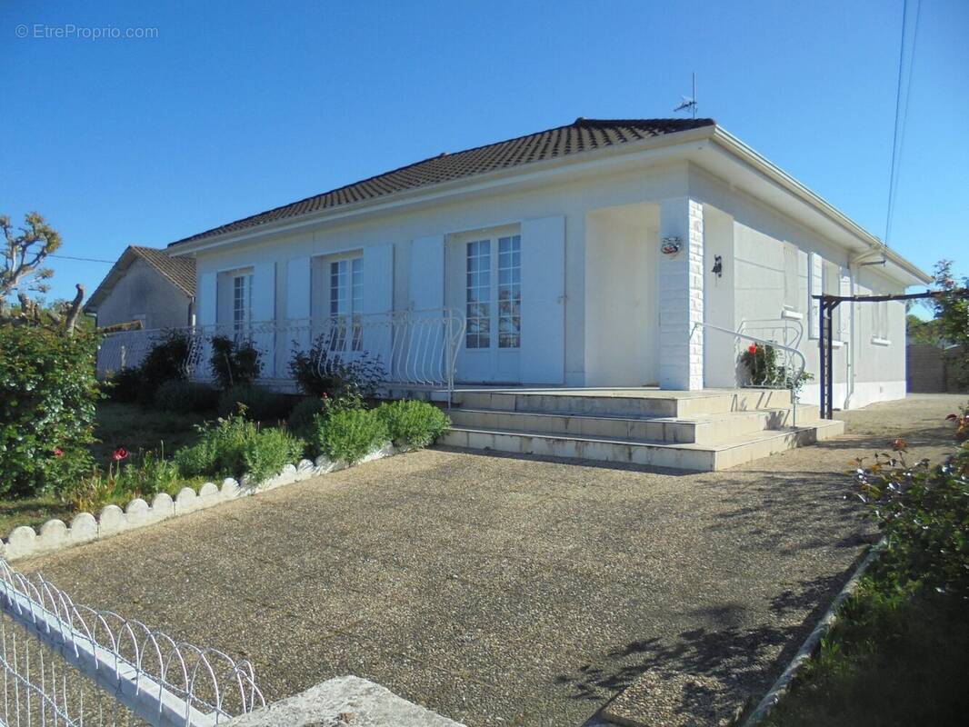 Maison à NEUVIC