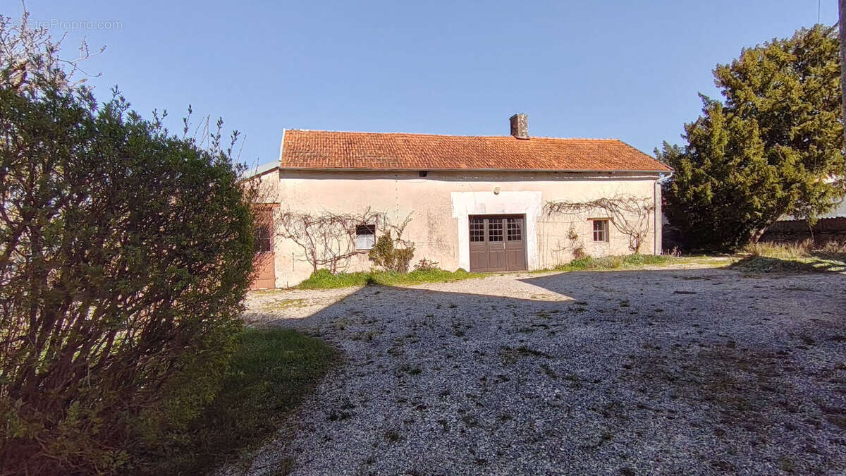 Maison à CERISIERES