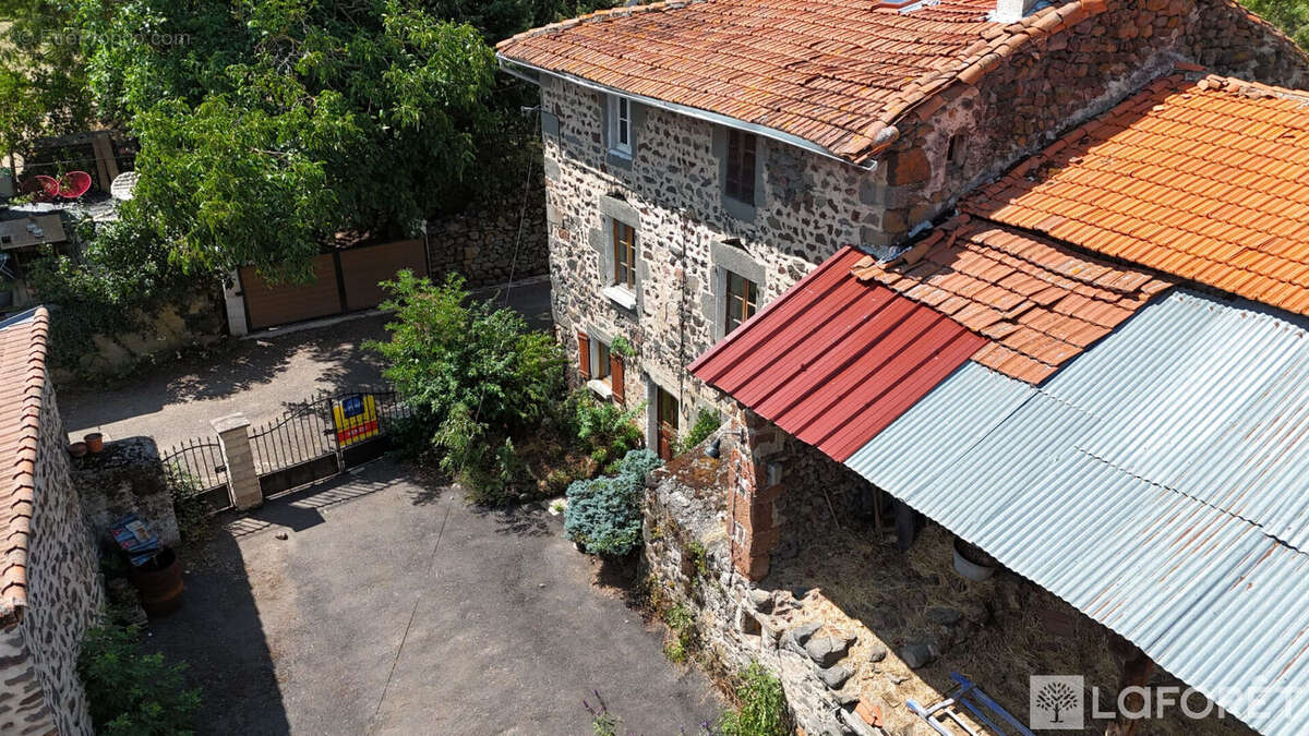 Corps de ferme en pierre avec grange - 151 m² -- Fort potentiel - photo 4