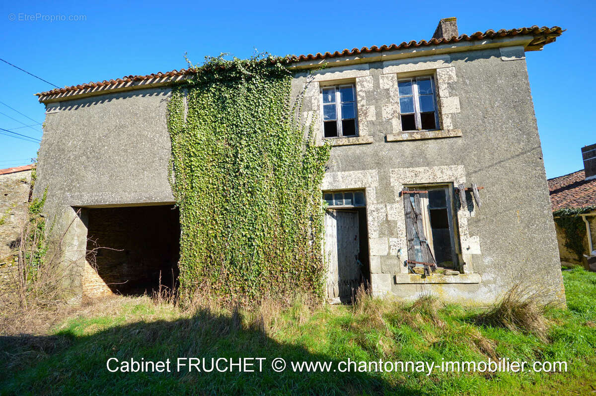 Maison à BAZOGES-EN-PAREDS