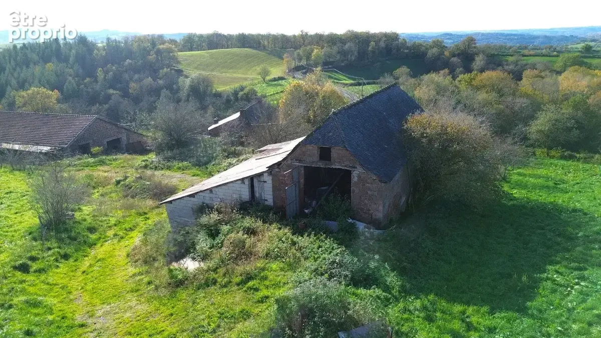 Corps de ferme de caractère avec + de 25 hectares + plusieurs dépendances - photo 5