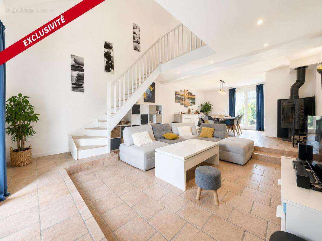 Maison familiale de 152 m² – Performances énergétiques exceptionnelles – Terrain de plus de 1 000 m² - photo 4