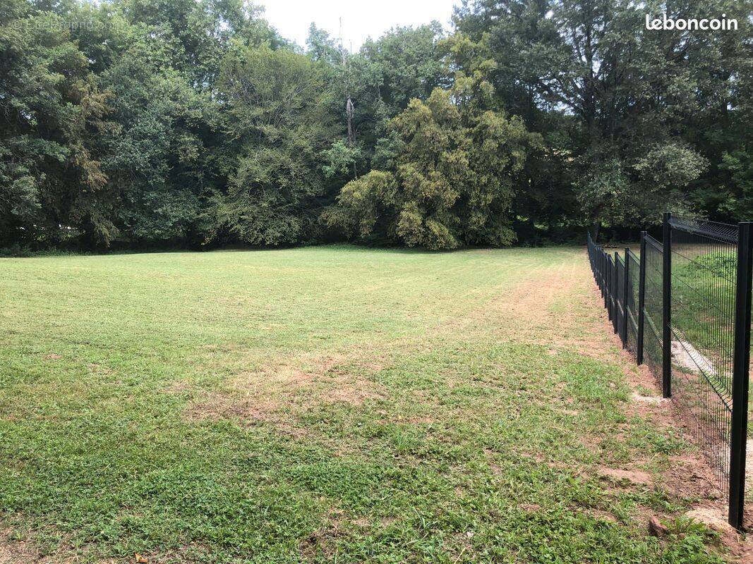 Terrain à MALEMORT-SUR-CORREZE