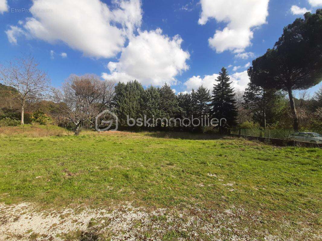 Terrain à ROUSSILLON