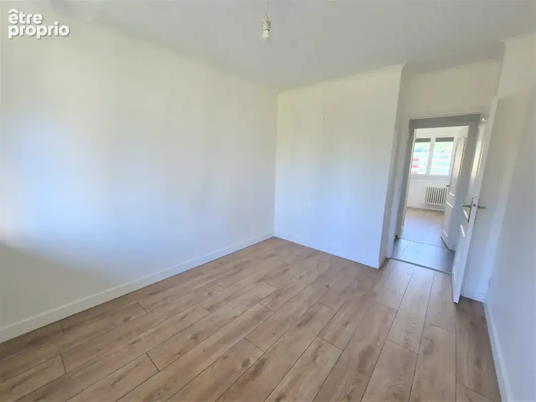 Eybens – t4 73 m² avec vue sur les montagnes, étage élevé, balcon, sejour double et place de parking privative - photo 4