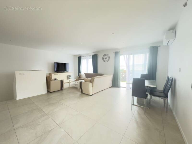 Maison à LES MARTRES-DE-VEYRE