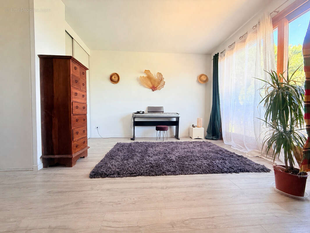 Appartement au premier et dernier étage, avec jardin privatif de 135m2 - photo 3