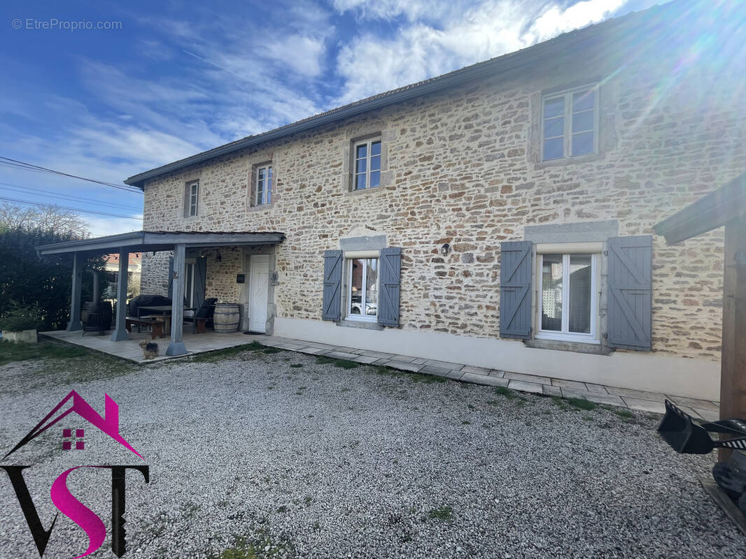 Maison à AUXONNE