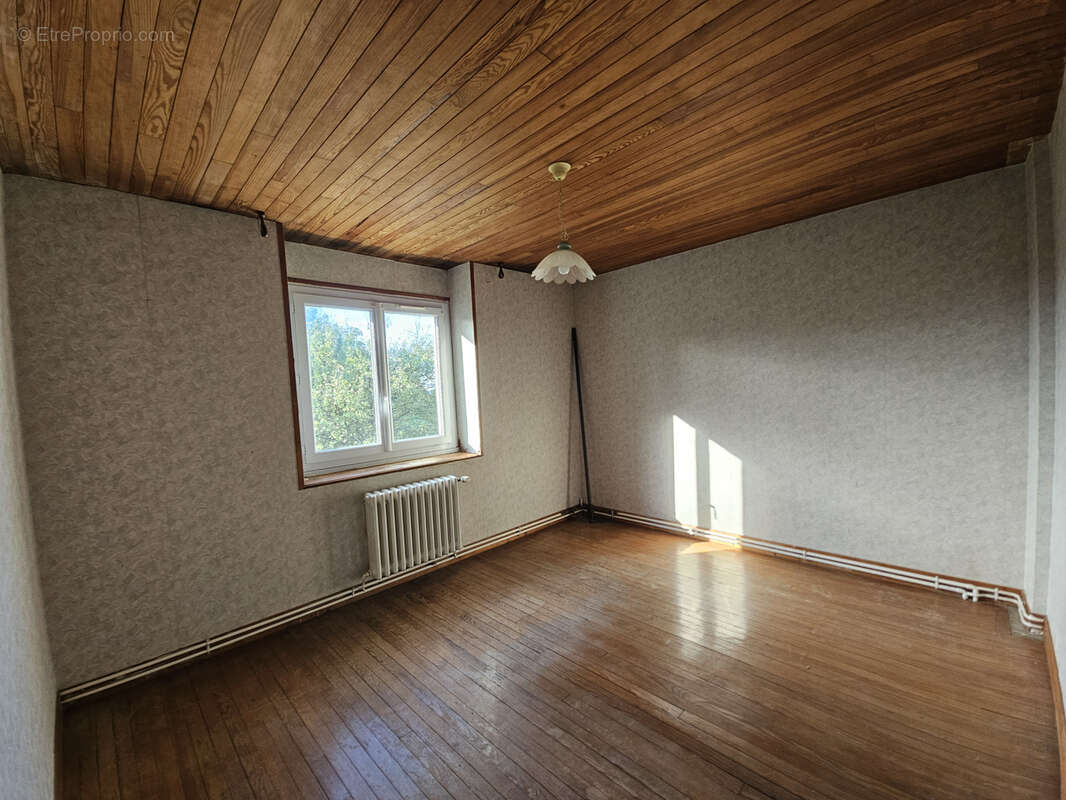 Maison à SAINT-DENIS-LE-GAST