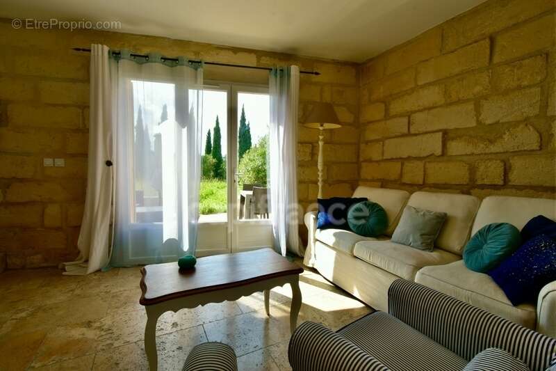 Appartement à SAINT-PIERRE-DE-MEZOARGUES