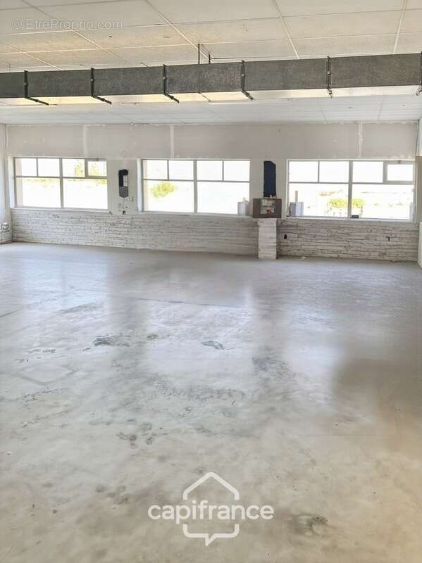 Local/bureau à vendre de 480 m2 sur 4027 m2 de terrain - photo 8