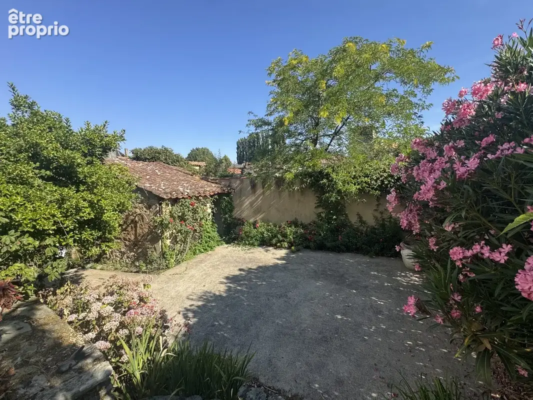 Maison 7 pièces 203 m² à vendre à Breuil-Barret (85120) - photo 4