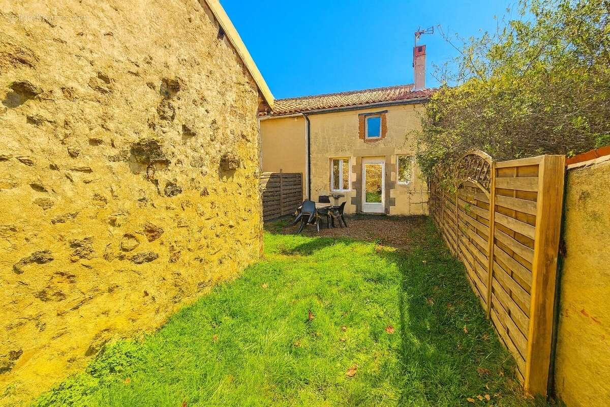 Maison à ASNIERES-SUR-BLOUR