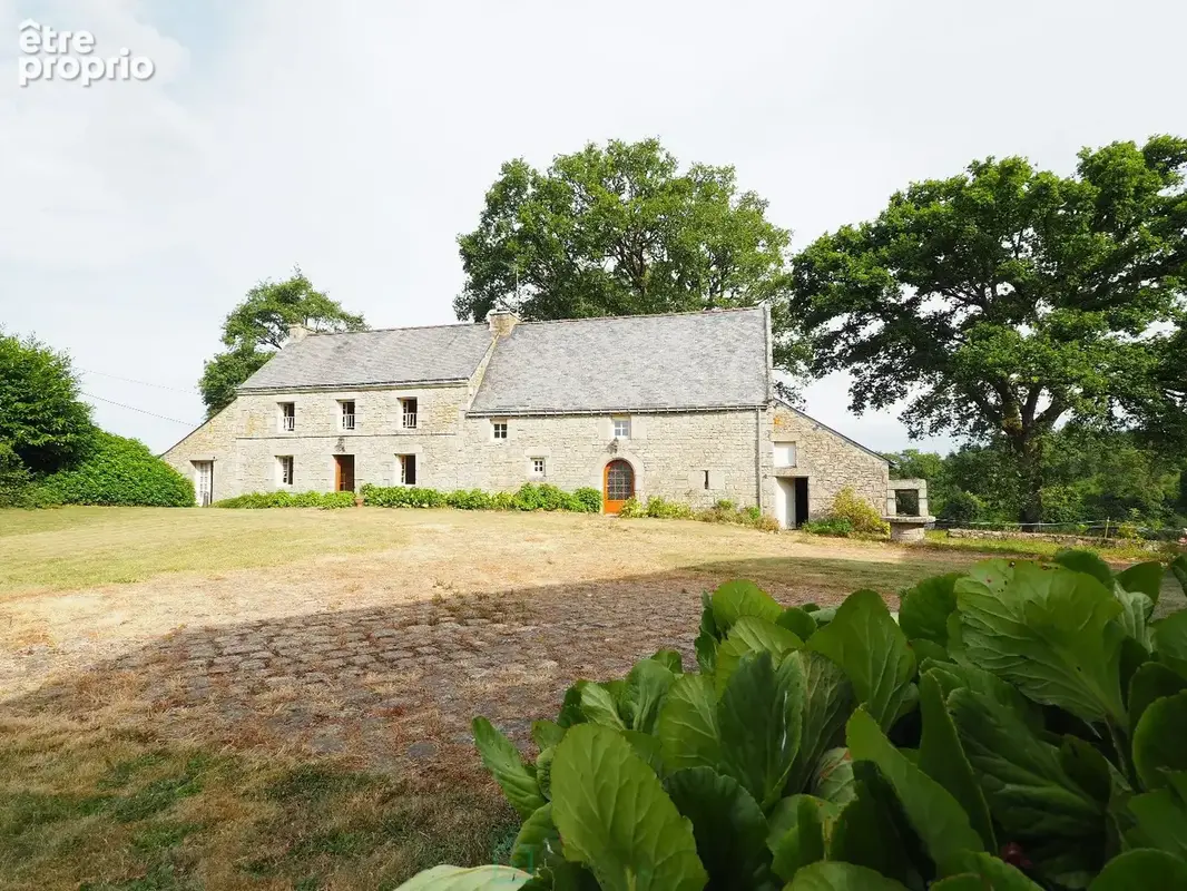 Agréable propriété ancienne en pierres avec dépendance et puits - photo 2