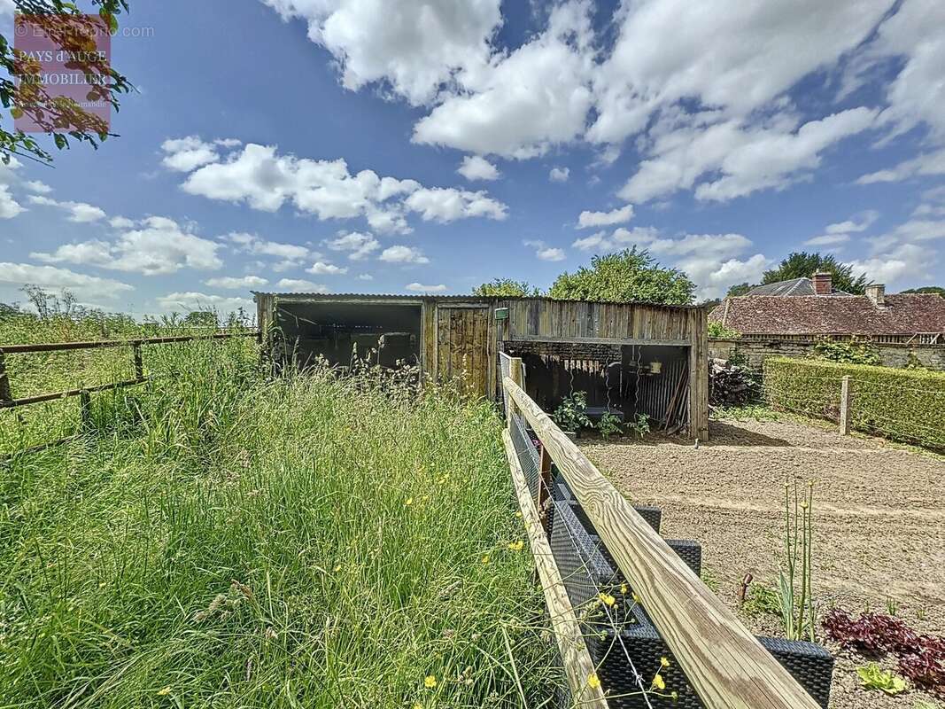 Maison à SAINT-PIERRE-SUR-DIVES
