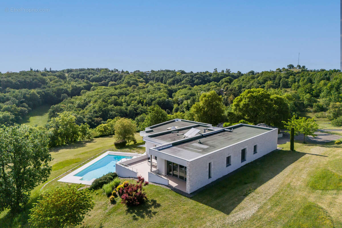 Maison à MONTAIGU-DE-QUERCY