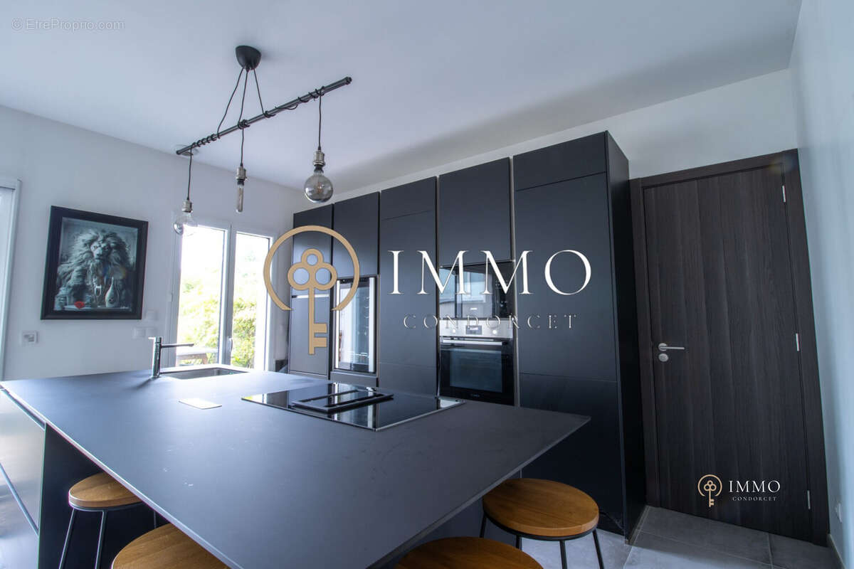 Maison à L'HAY-LES-ROSES