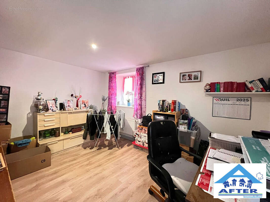 Appartement à MAIZIERES-LES-VIC