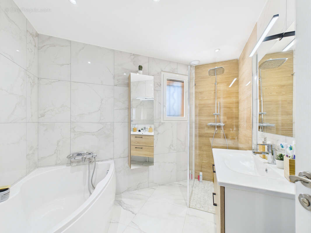 Maison à VEAUCHETTE