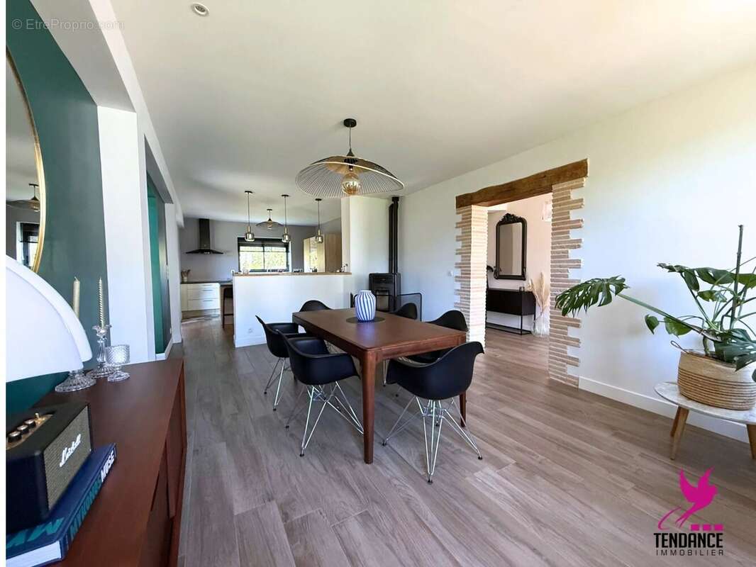 Maison à MONTAIGUT-SUR-SAVE