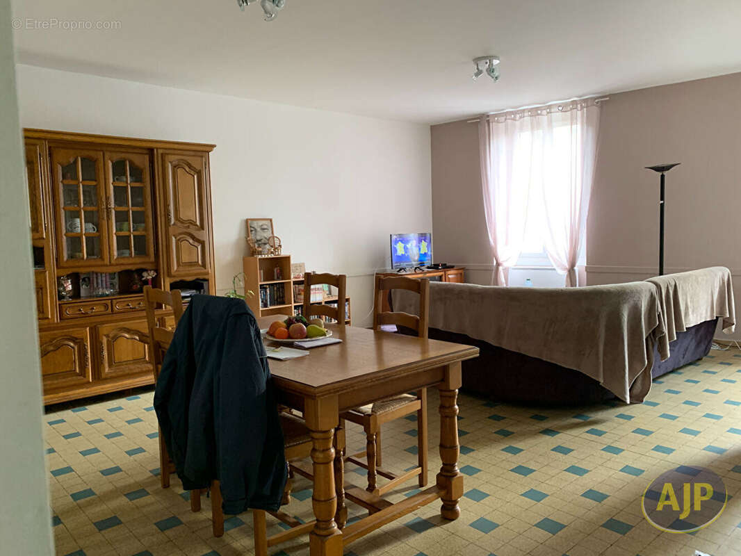 Appartement à SEGRE