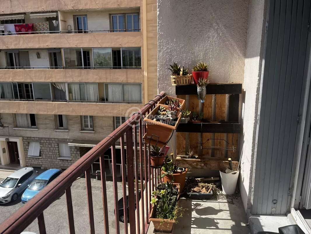 Appartement à MARSEILLE-4E
