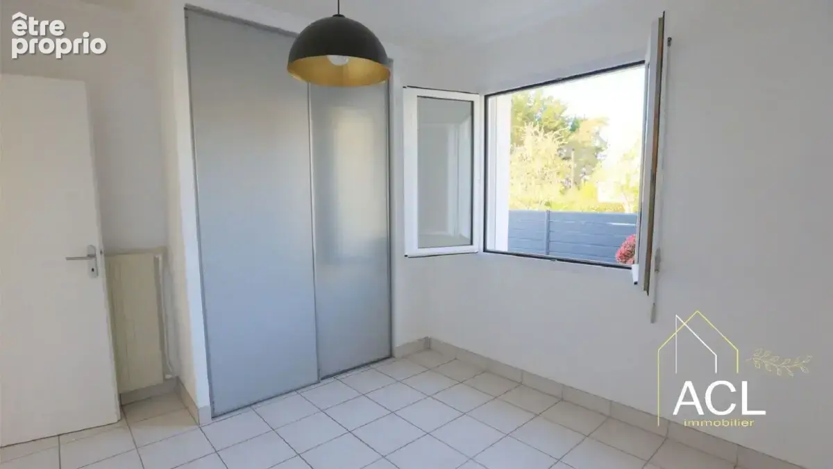 Maison rénovée de 4 chambres avec commerces à pieds - photo 7