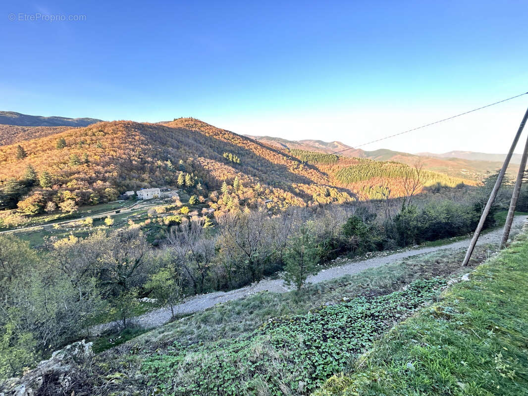 Terrain à BEZ-ET-ESPARON