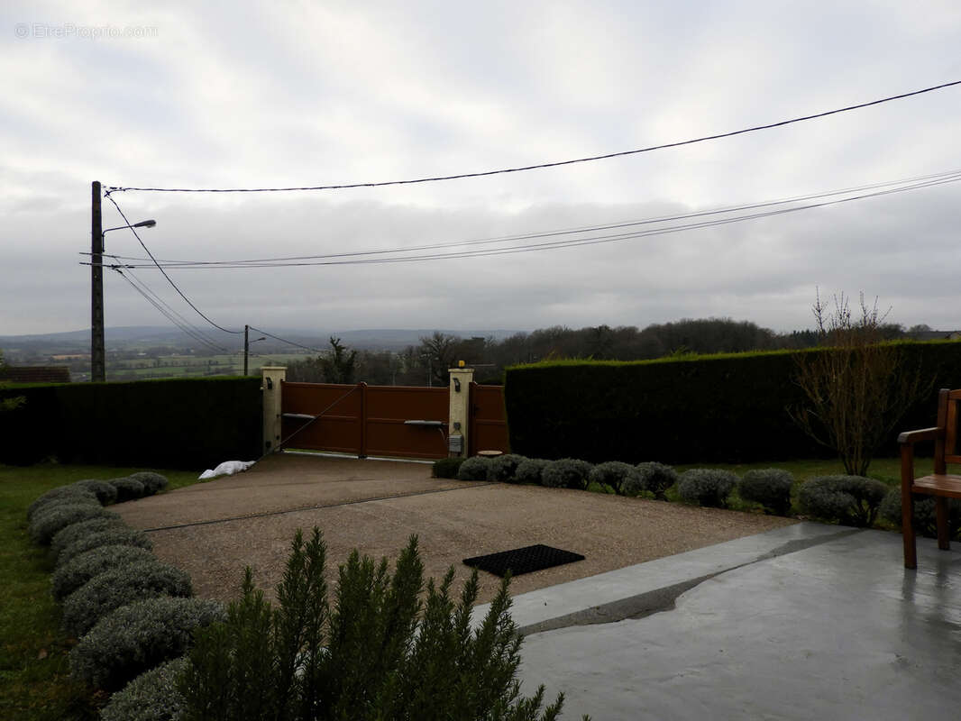 Maison à SAXI-BOURDON