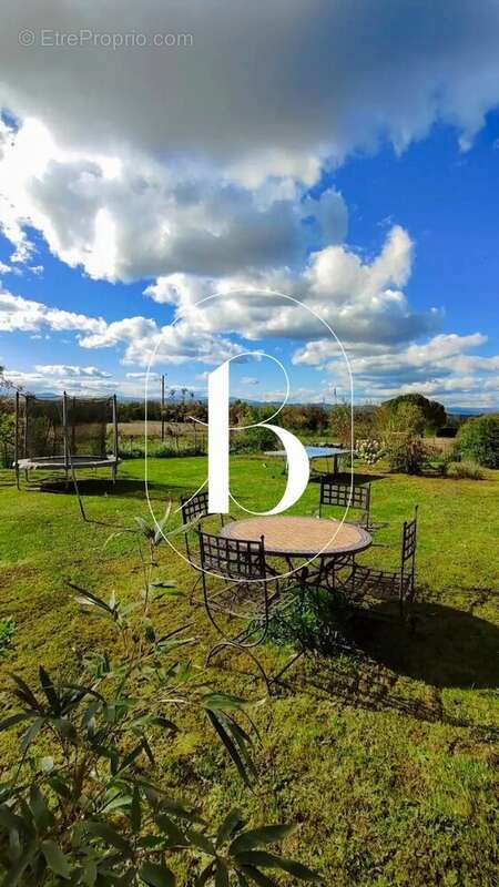 Maison à SAINT-JUST-ET-VACQUIERES