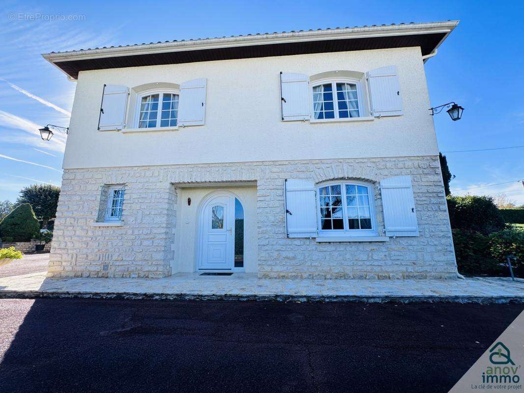 Maison à CHATEAUNEUF-SUR-CHARENTE