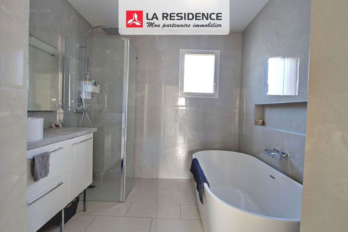 Maison à SAINT-ETIENNE-DU-ROUVRAY