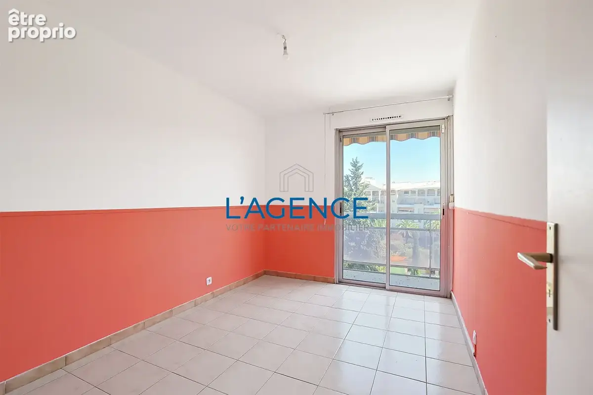 Appartement T4 de 91 m2 en étage avec ascenseur et parking privatif en plein coeur du centre ville - photo 10