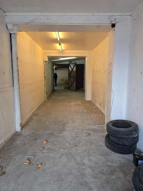 Photo 2 - Commerce à SAINT-DENIS