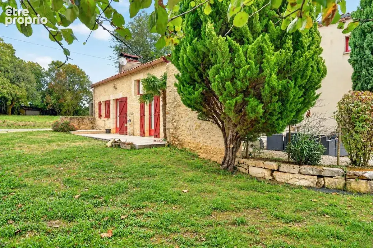 Séjour cathédrale, pierre et jardin : maison avec séchoir à Veyrines-de-Vergt - photo 17
