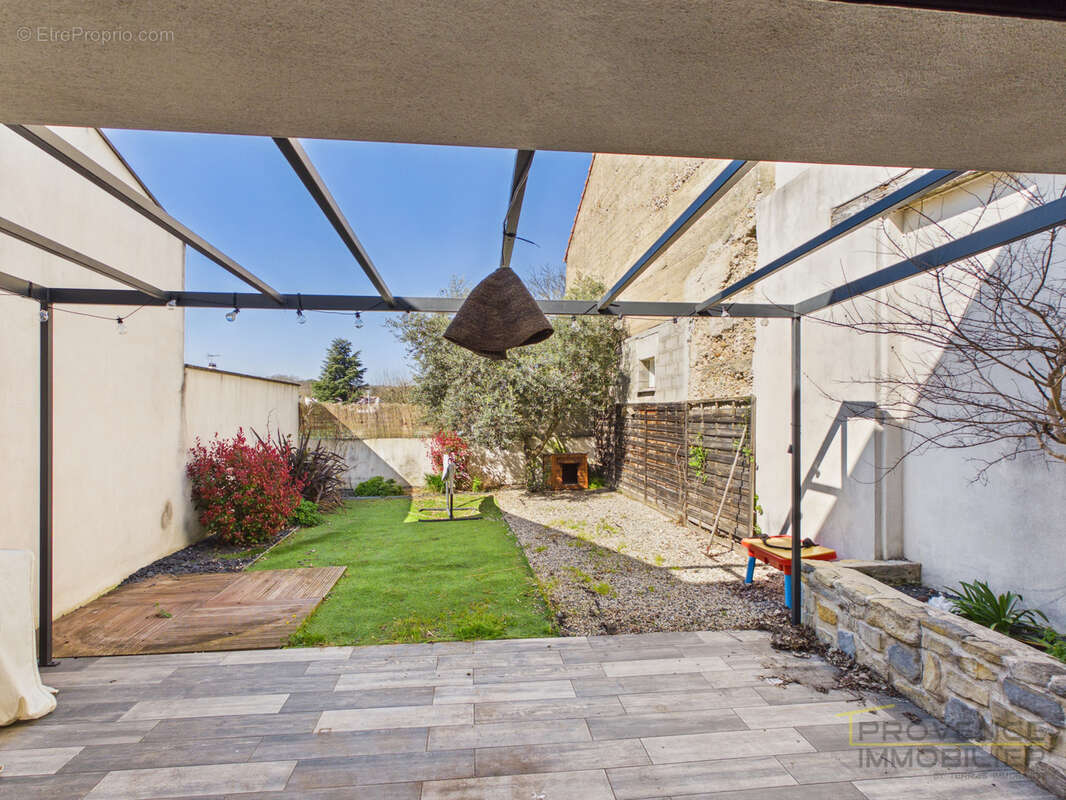 Maison à MALATAVERNE