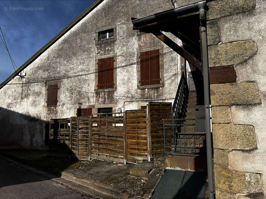 Appartement à SAINT-LOUP-SUR-SEMOUSE