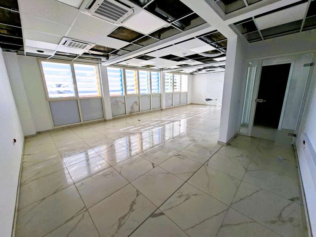 Commerce à LE DIAMANT