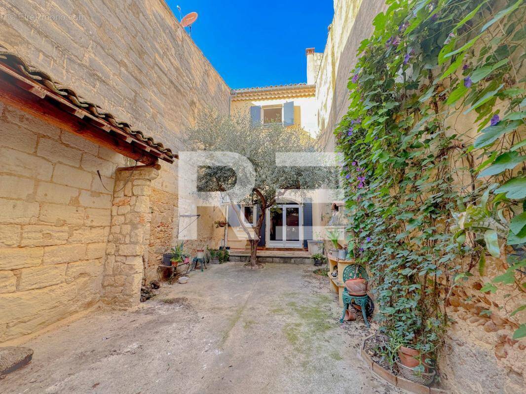 Maison à SAINT-GILLES