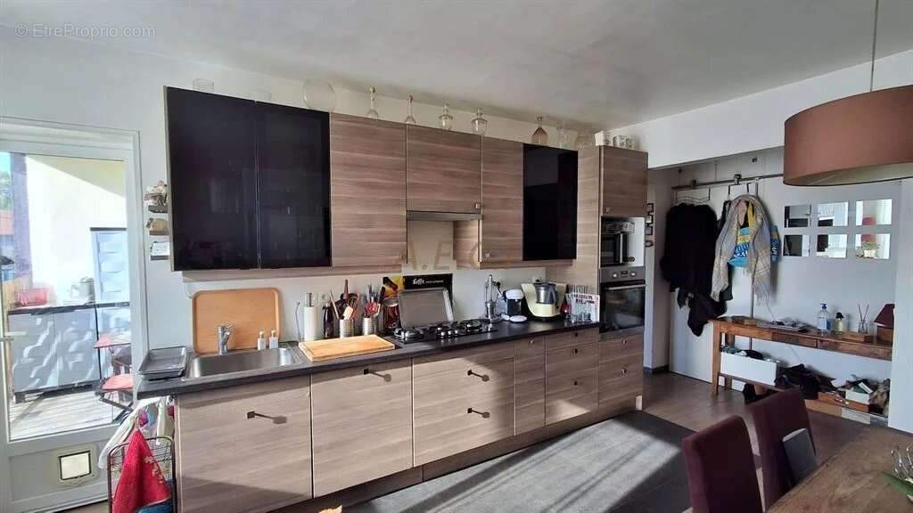 3 pièces 53m² Colombes Agent Sarre - photo 3