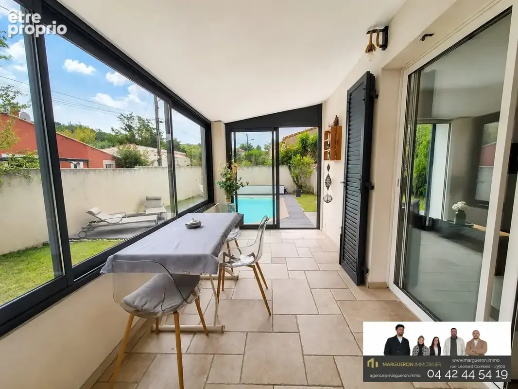 Maison 110 m² à Saint-Mitre-Les-Remparts  - photo 4