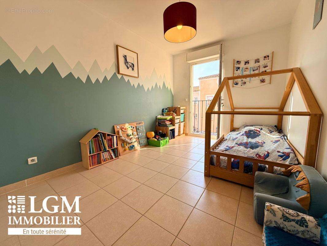 Marignane  Maison 5 pièces sur 185 m2 de parcelle - photo 11