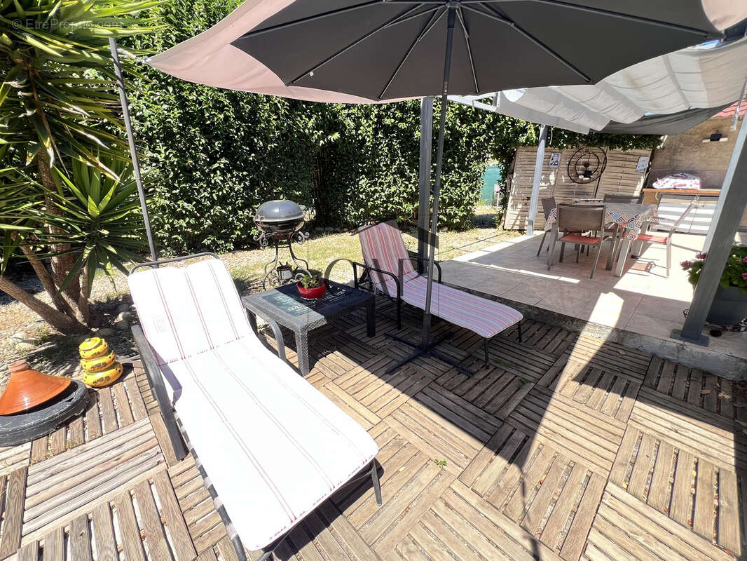 Belle villa T4 de 140m2 rénovée avec jardin et double terrasse à deux pas de la mer - photo 7