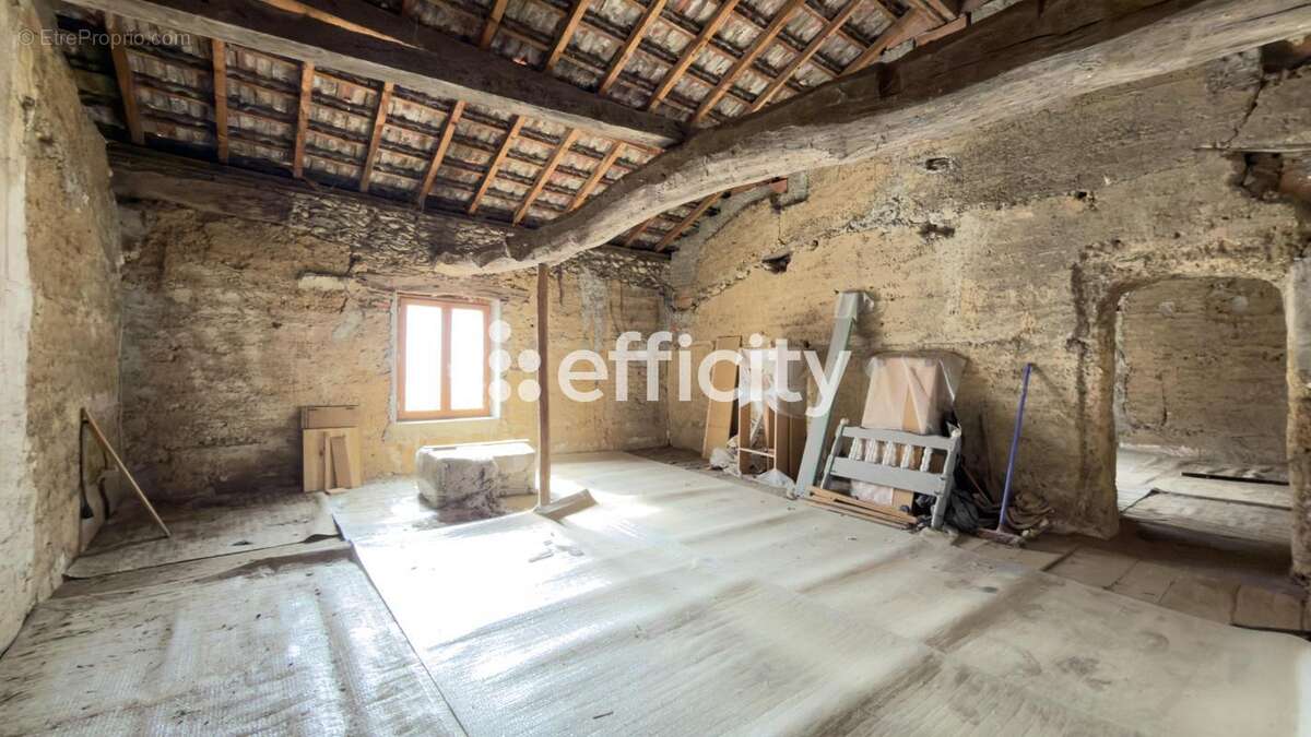 Maison à MORAS-EN-VALLOIRE