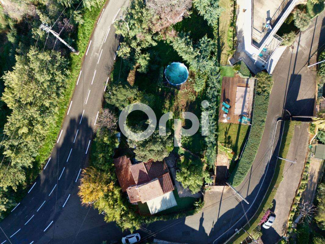 Terrain à MANDELIEU-LA-NAPOULE