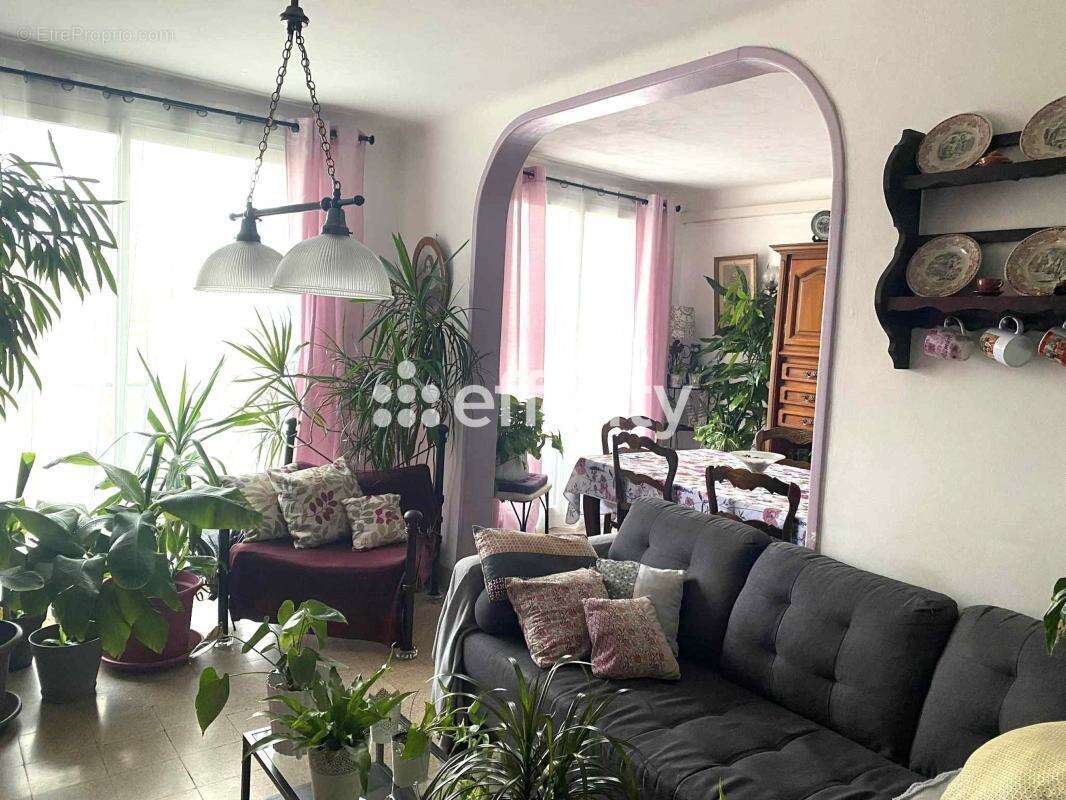 Appartement à MARSEILLE-4E