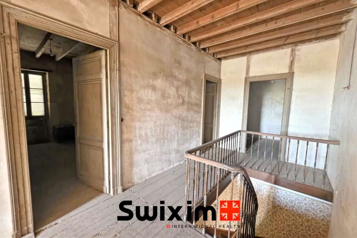 Maison de Maître de 235M² à rénover à Blaignan-Prignac - photo 9