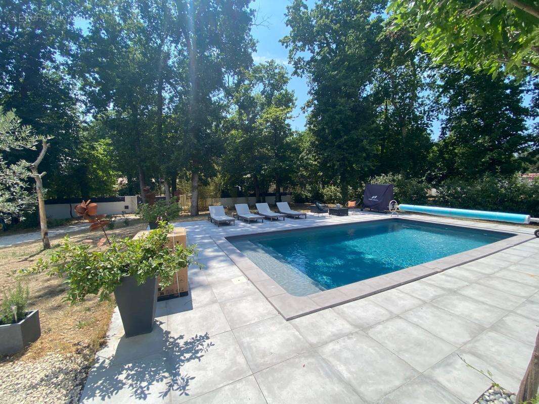 Villa COUP DE COEUR de 2002 de 173 m² avec Garage spacieux de 40 m² et Piscine - photo 2